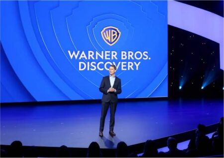 Акции Warner Bros Discovery взлетели в ожидании возможной сделки с Comcast